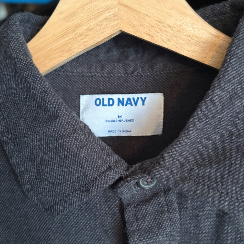 Old navy button down - Picture 3 of 3
